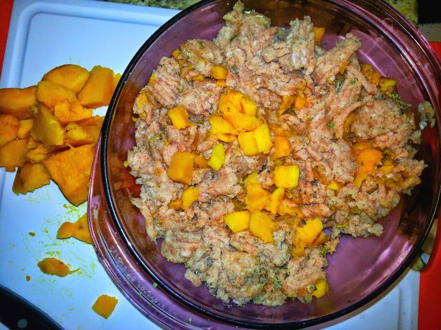 Add pumpkin to ground turkey meat