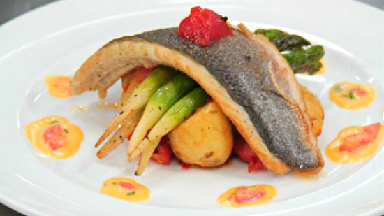 Black Cod with Asparagus and Hollandaise sauce