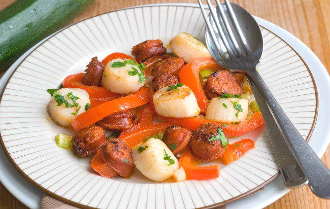 http://www.tomsfoodieblog.com/wp-content/uploads/2015/02/scallops-with-Chorizo-and-Red-Peppers.jpg 50 Shades of Grey - Scallops with Chorizo and Red Peppers